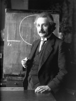 einstein 645461 640 e1653329287904 Clases de alemán online