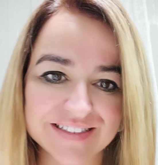 Co-examinadora del instituto Goethe. Poliglota, 7 Idiomas.