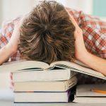 Lo mas dificil de la gramatica alemana 4 https://profesornativodealeman.com/wp-content/uploads/2016/10/Alumno-desesperado.jpg Alumno desesperado Clases de alemán online