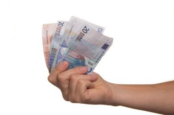 Diferencia entre leihen y ausleihen 3 https://profesornativodealeman.com/wp-content/uploads/2018/09/euro-427528_640-e1654267486178.jpg euro 427528 640 e1654267486178 Clases de alemán online