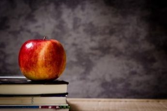apple 256263 640 e1653330019853 Clases de alemán online