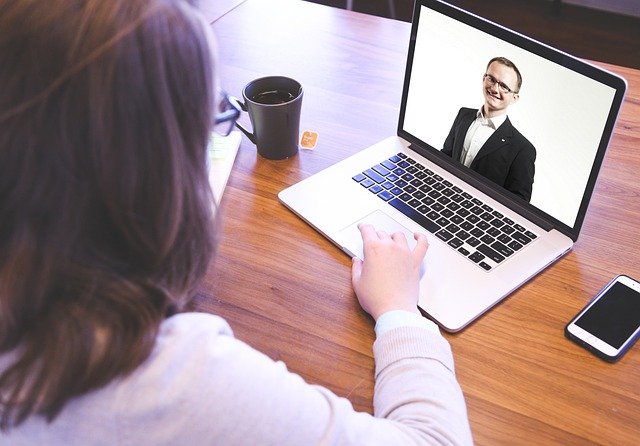 Fragebogen für neue Lehrer 2 https://profesornativodealeman.com/wp-content/uploads/2020/08/meeting-5817031_640.jpg meeting 5817031 640 Clases de alemán online