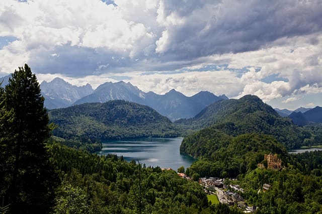 Palabras curiosas en aleman: "Nichtsnutz" 2 https://profesornativodealeman.com/wp-content/uploads/2021/05/alpsee-ga849f04fb_640-1.jpg alpsee ga849f04fb 640 1 Clases de alemán online