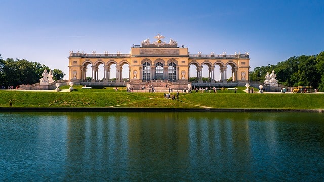 Curso preparacion examen aleman B2 para las convocatorias en Viena. 3 https://profesornativodealeman.com/wp-content/uploads/2021/11/architecture-gc8c6e3180_640.jpg architecture gc8c6e3180 640 Clases de alemán online