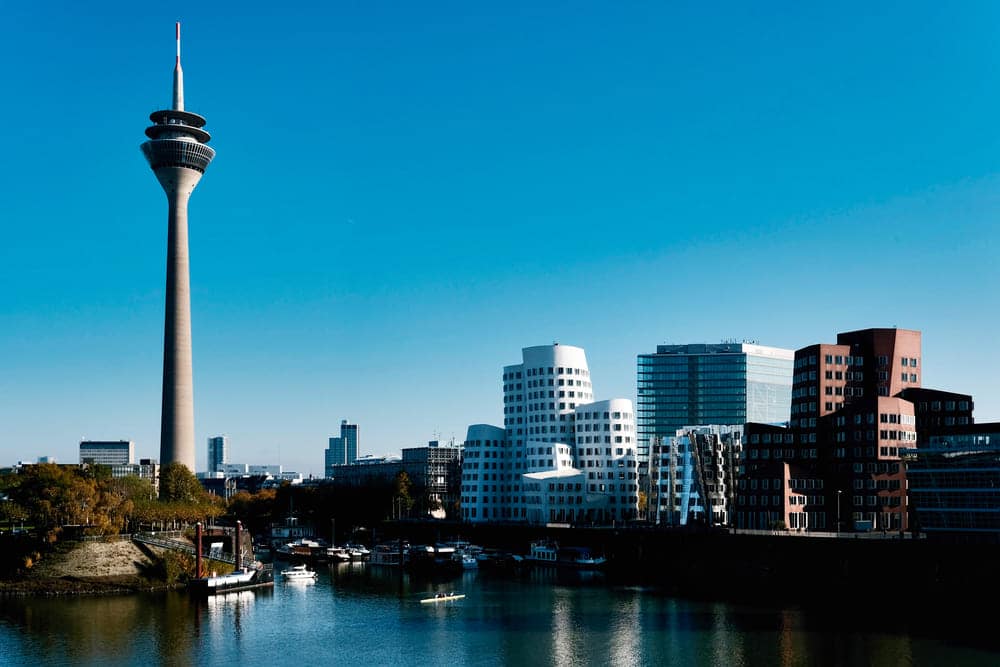 Examen C1 alemán. Convocatorias Düsseldorf 6 https://profesornativodealeman.com/wp-content/uploads/2023/05/media-harbour-with-famous-rhinetower-dusseldorf-germany-1-1.jpg media harbour with famous rhinetower dusseldorf germany 1 1 Clases de alemán online