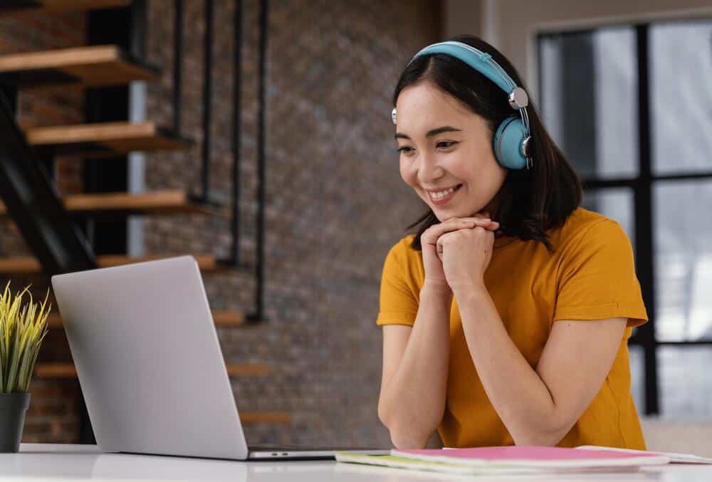 Curso aleman B2. A partir de junio 10 https://profesornativodealeman.com/wp-content/uploads/2023/05/young-woman-attending-online-class-1.jpg young woman attending online class 1 Clases de alemán online