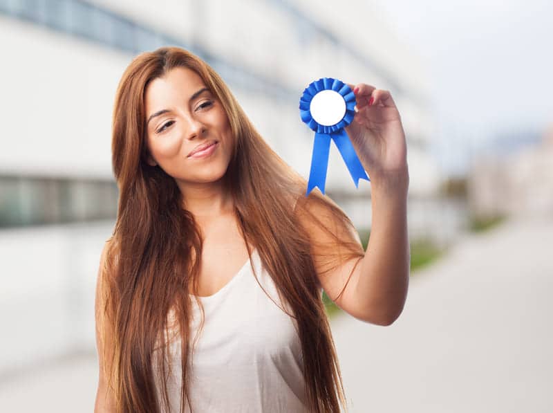 Curso B2 alemán en Octubre 4 https://profesornativodealeman.com/wp-content/uploads/2023/08/pretty-young-woman-with-medal.jpg pretty young woman with medal Clases de alemán online